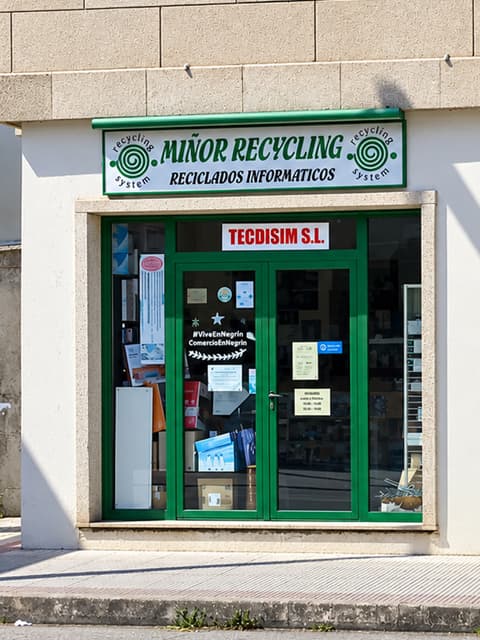 Fachada de Miñor Recycling en Nigrán